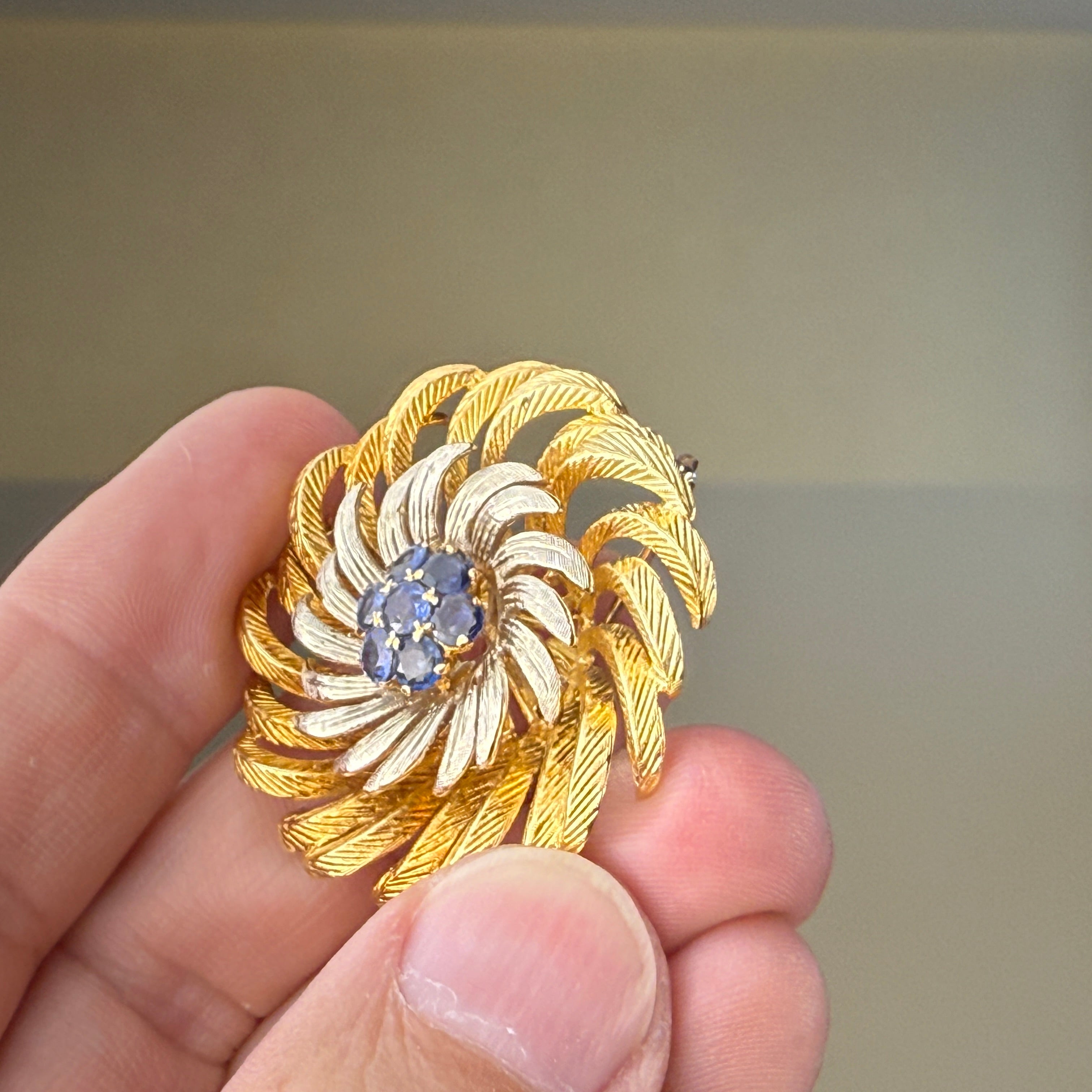 意大利18K金双色金工蓝宝石胸针 1960年代 / Italian 18K Gold Two-Tone Sapphire Brooch, 1960s