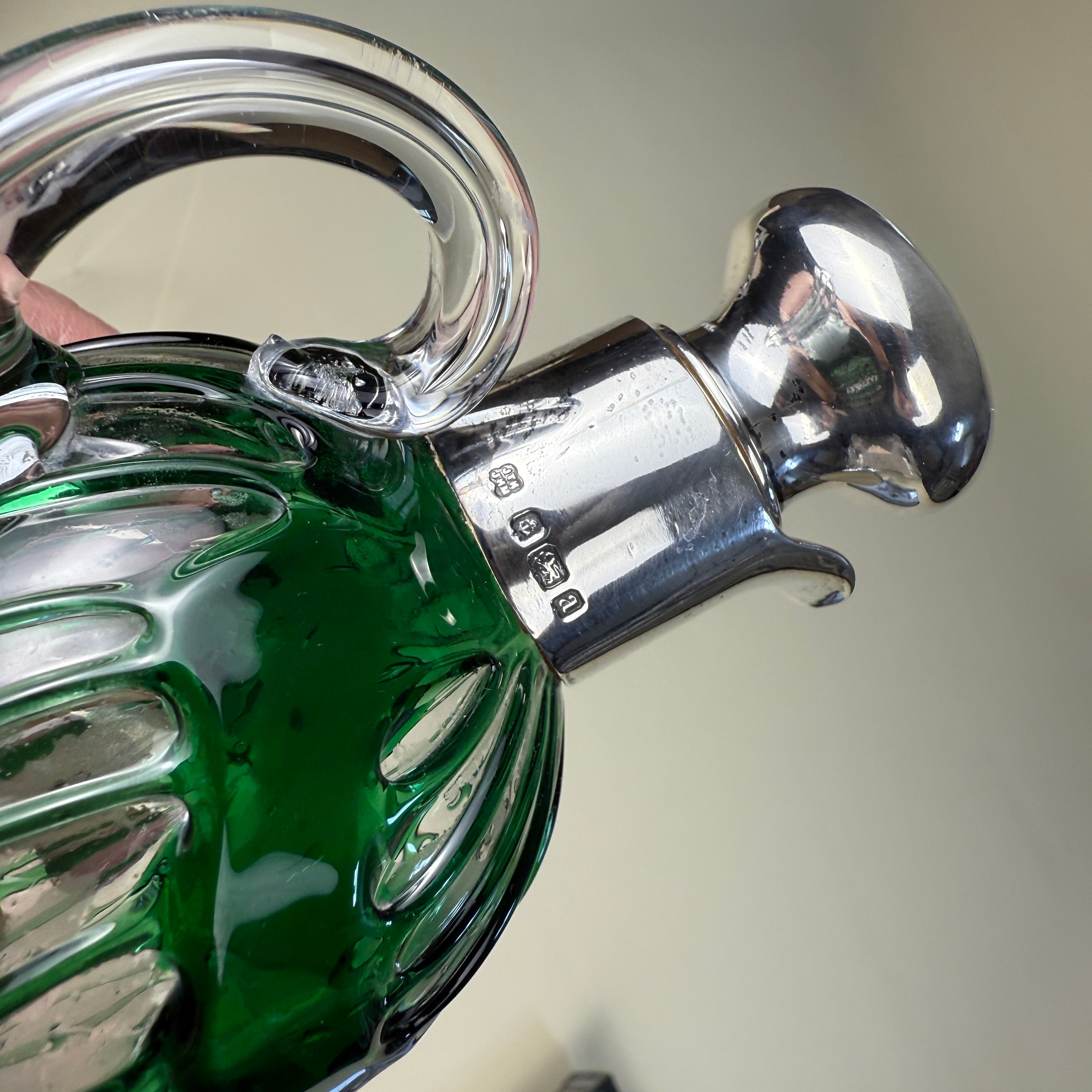 绿纹流光 · 维多利亚银口玻璃瓶 Green Veined Radiance · Victorian Silver-Mounted Glass Bottle, London, 1900, Height approx. 19.5 cm