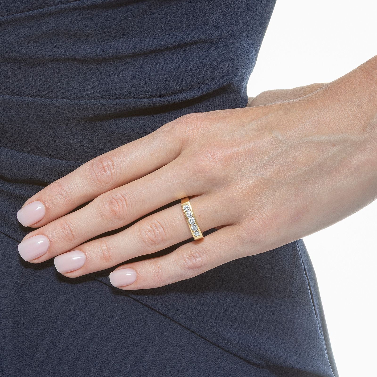 钻石 · 18K金戒指 / Diamond and 18K Gold Ring