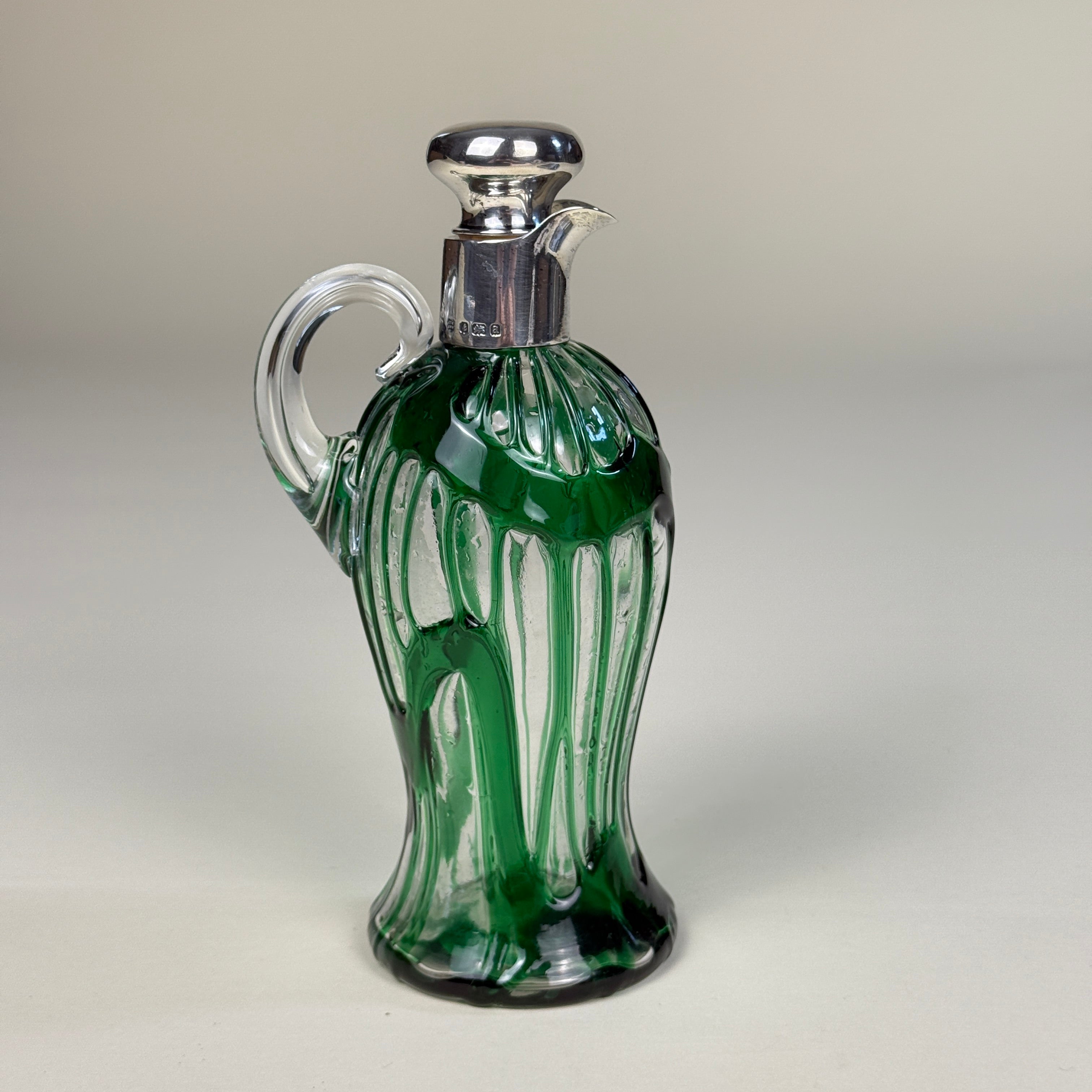 绿纹流光 · 维多利亚银口玻璃瓶 Green Veined Radiance · Victorian Silver-Mounted Glass Bottle, London, 1900, Height approx. 19.5 cm