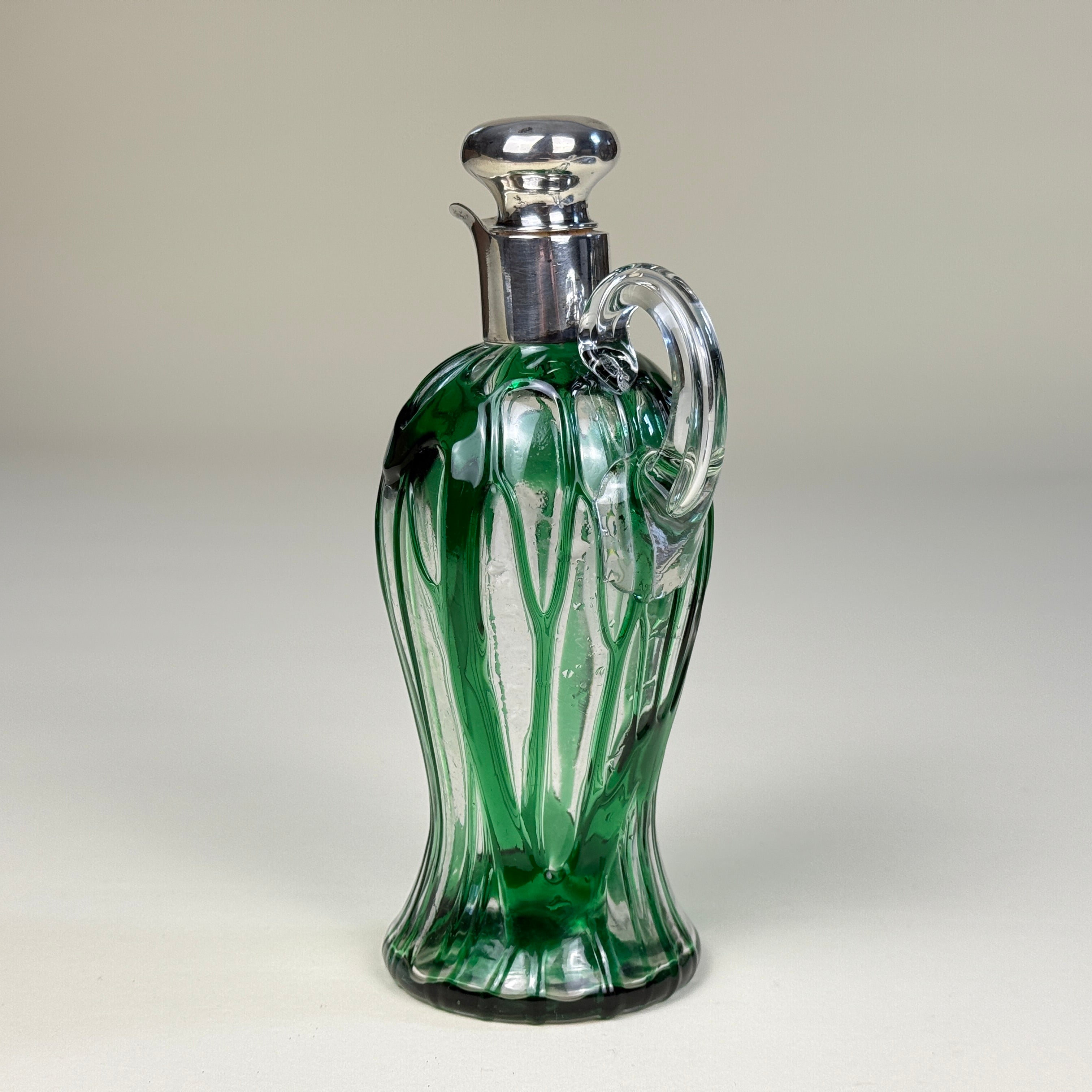 绿纹流光 · 维多利亚银口玻璃瓶 Green Veined Radiance · Victorian Silver-Mounted Glass Bottle, London, 1900, Height approx. 19.5 cm