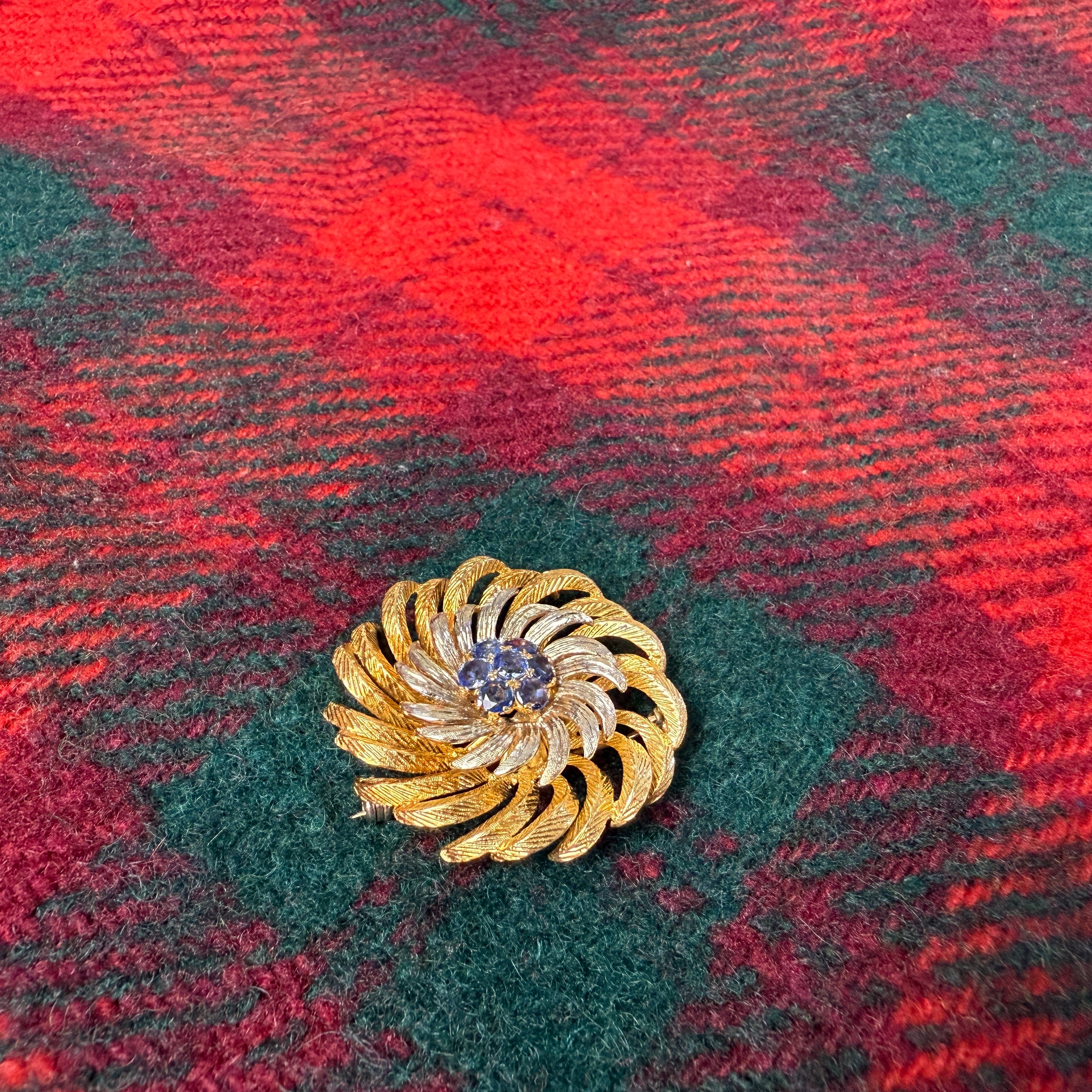 意大利18K金双色金工蓝宝石胸针 1960年代 / Italian 18K Gold Two-Tone Sapphire Brooch, 1960s