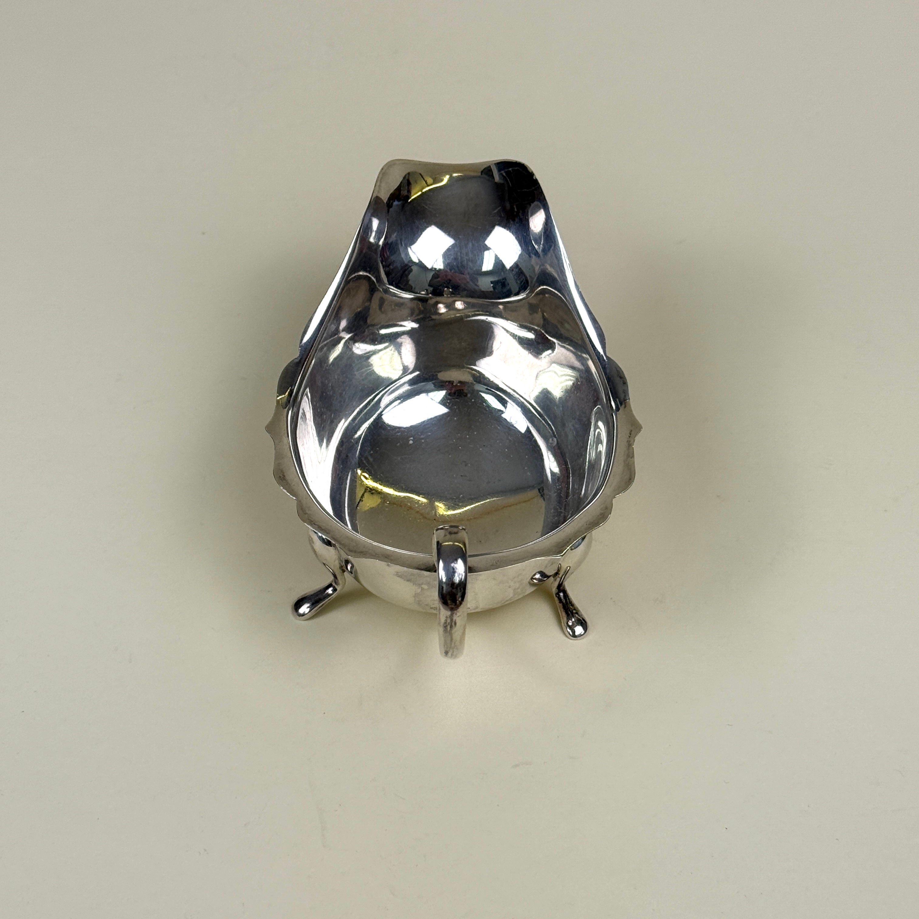 英国谢菲尔德 1933年 Viner’s Ltd 出品 带脚纯银肉汁船 / Sterling Silver Gravy Boat | Sheffield 1933 | by Viner’s Ltd (Emile Viner)