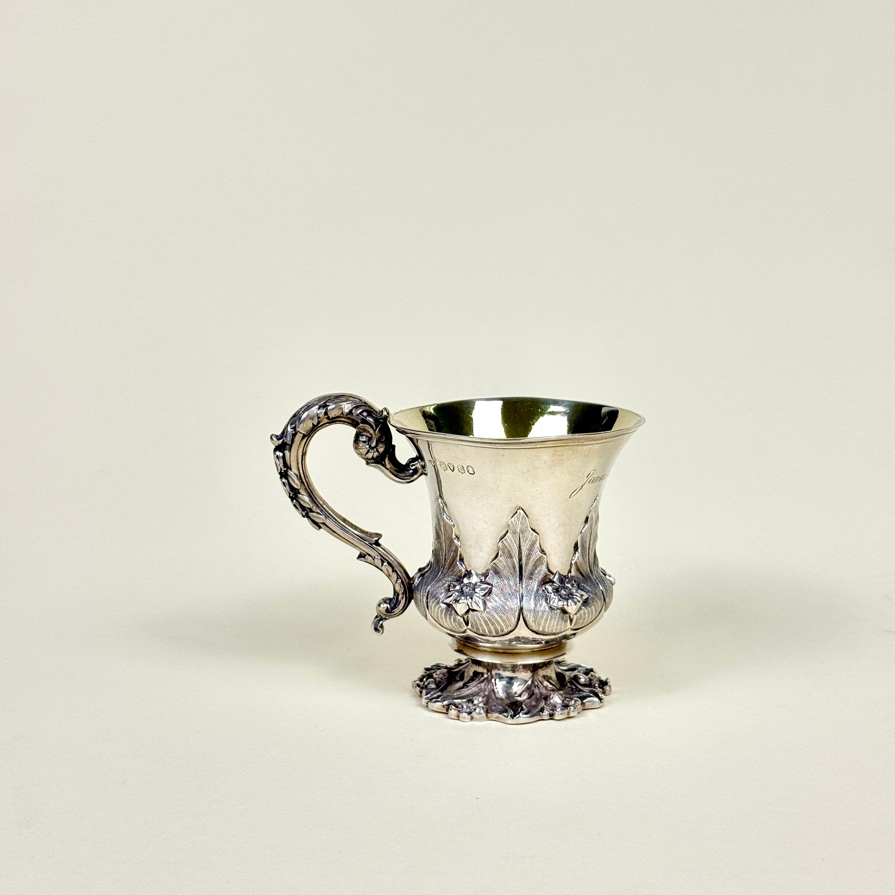 英国纯银浮雕银杯 威廉四世时期 |1833年伦敦制 / British Sterling Silver Embossed Cup · William IV Period | London, 1833