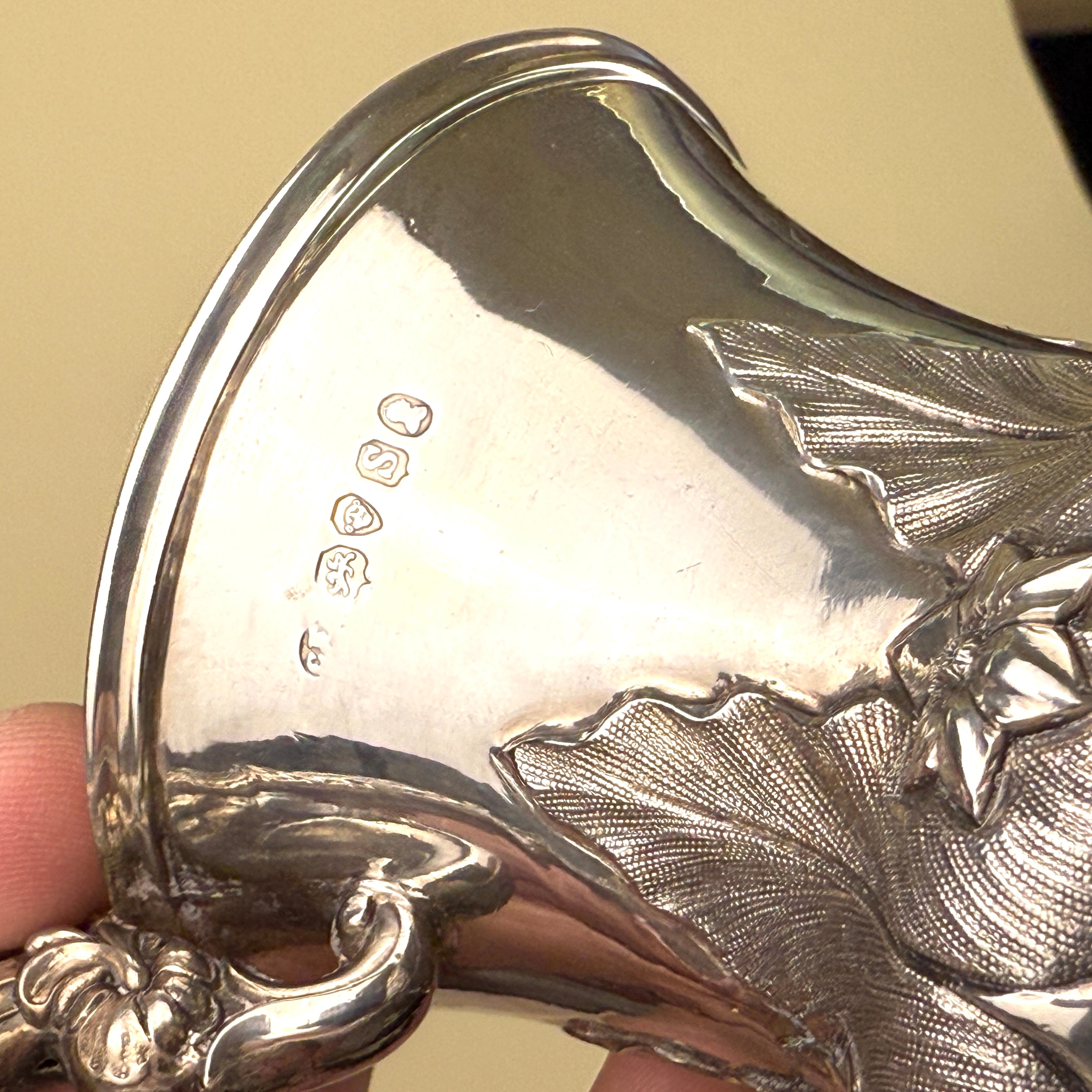 英国纯银浮雕银杯 威廉四世时期 |1833年伦敦制 / British Sterling Silver Embossed Cup · William IV Period | London, 1833