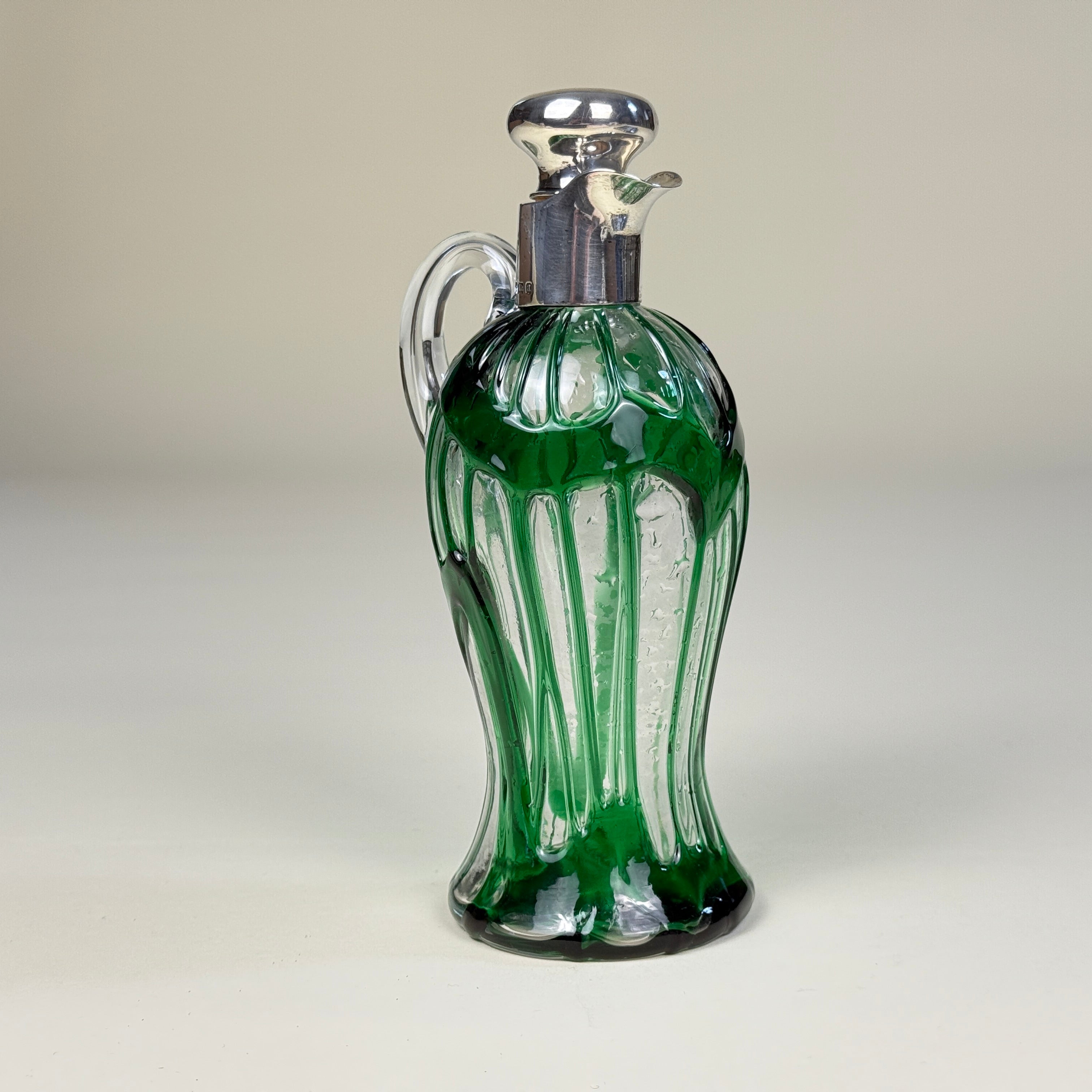 绿纹流光 · 维多利亚银口玻璃瓶 Green Veined Radiance · Victorian Silver-Mounted Glass Bottle, London, 1900, Height approx. 19.5 cm