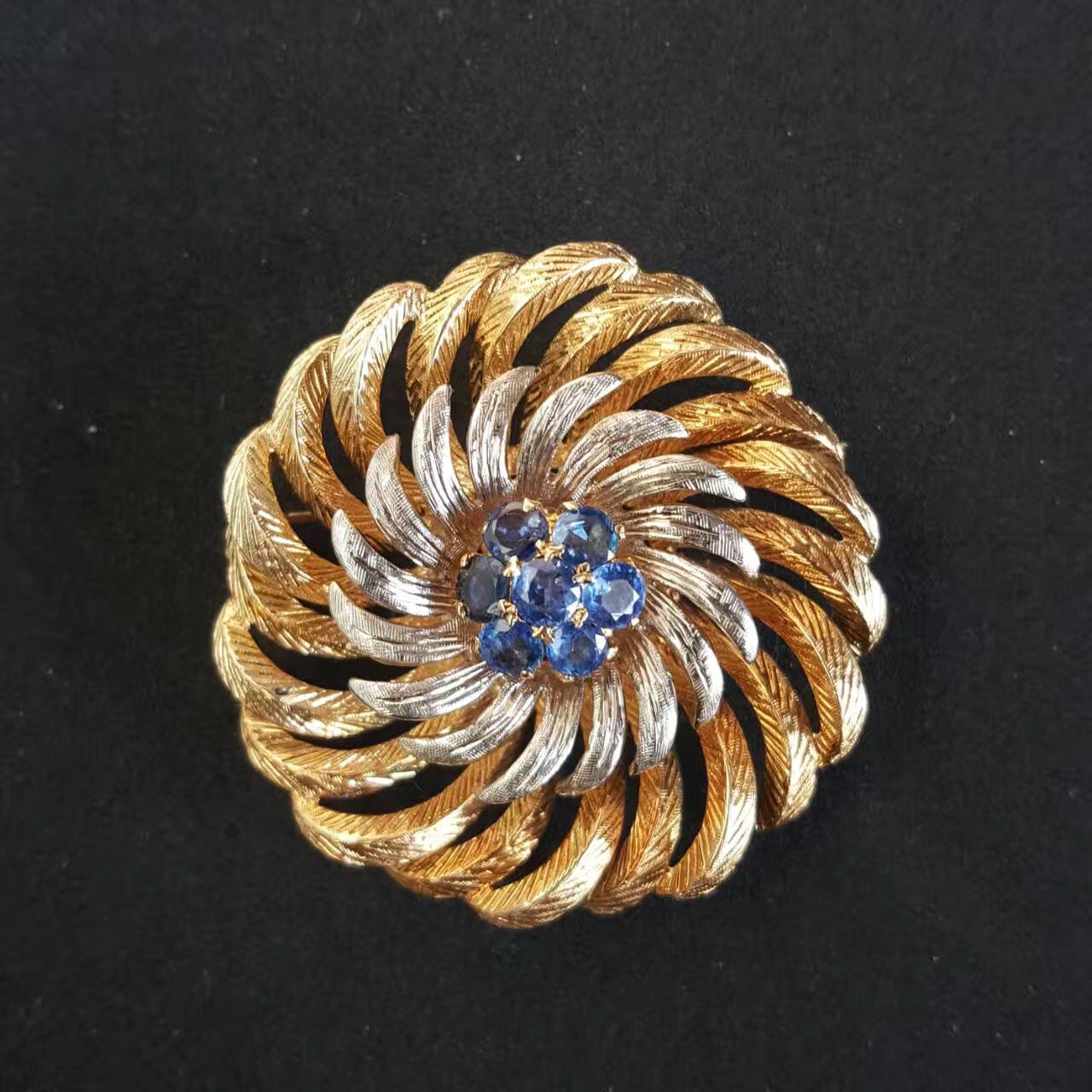意大利18K金双色金工蓝宝石胸针 1960年代 / Italian 18K Gold Two-Tone Sapphire Brooch, 1960s