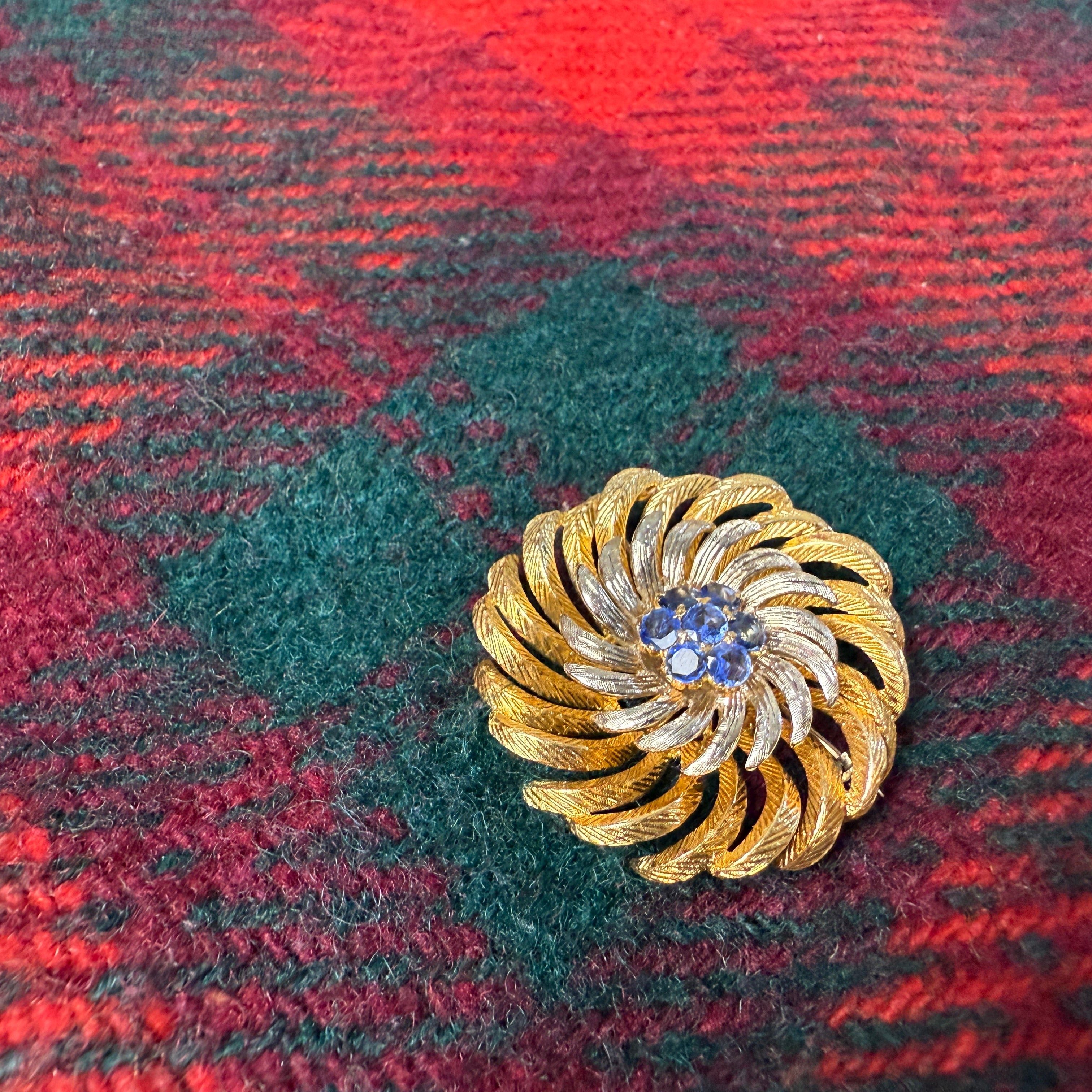 意大利18K金双色金工蓝宝石胸针 1960年代 / Italian 18K Gold Two-Tone Sapphire Brooch, 1960s