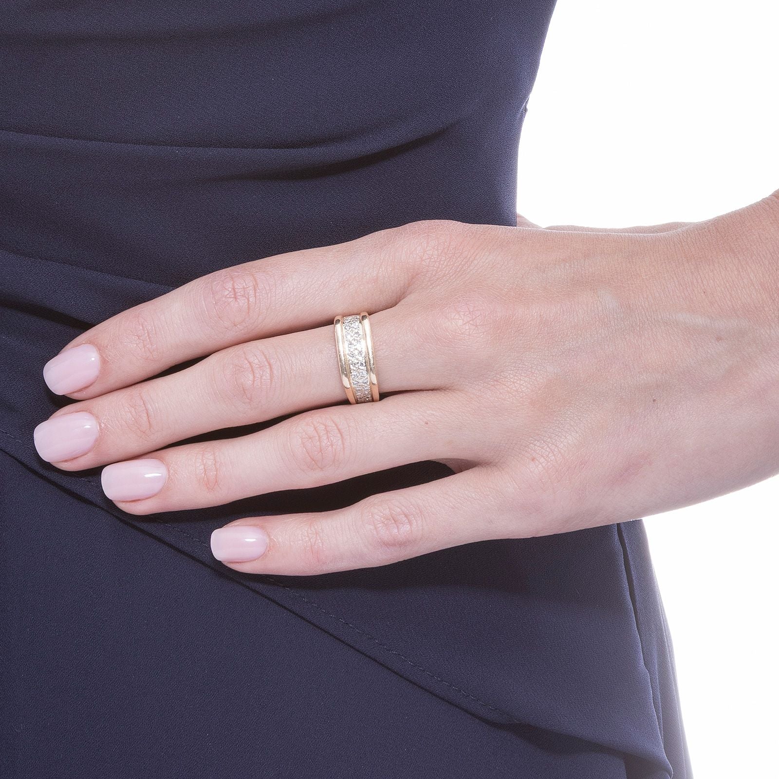 钻石 · 14K金戒指 / Diamond and 14K Gold Ring