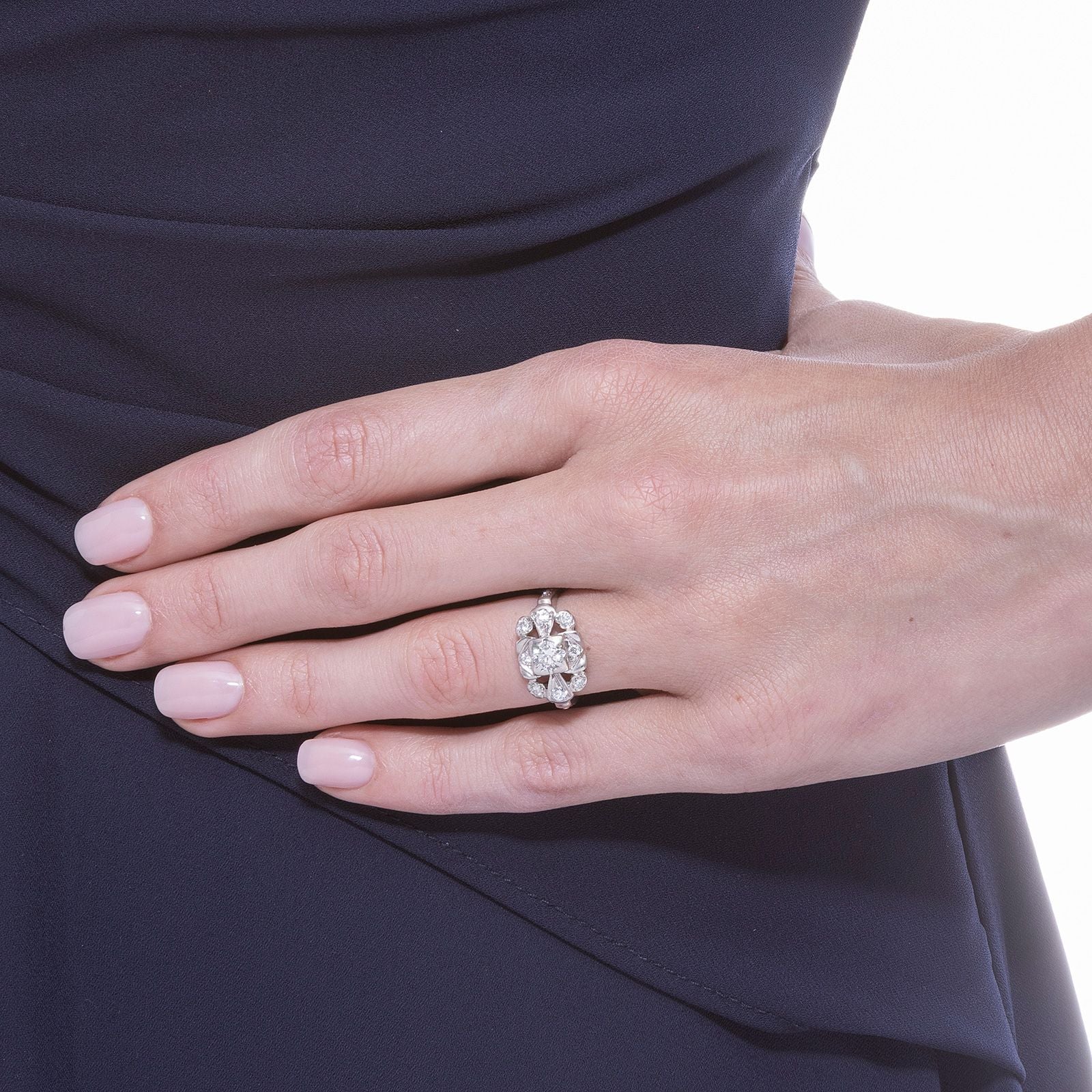 钻石 · 14K白金戒指 / Diamond and 14K White Gold Ring