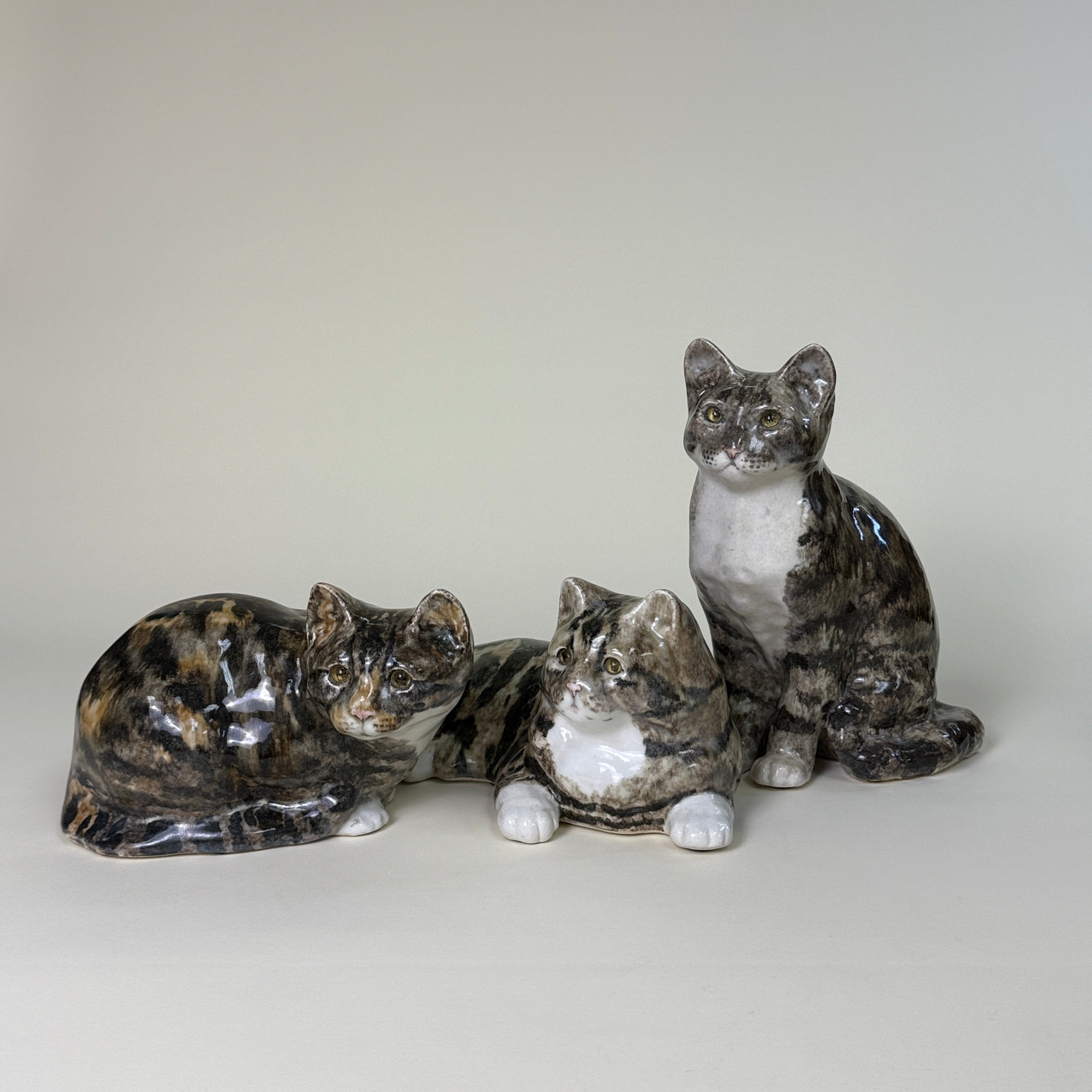 Winstanley 英国手工陶瓷猫雕像 – 伸展款 / Winstanley British Handmade Ceramic Cat Figurine – Stretching Pose