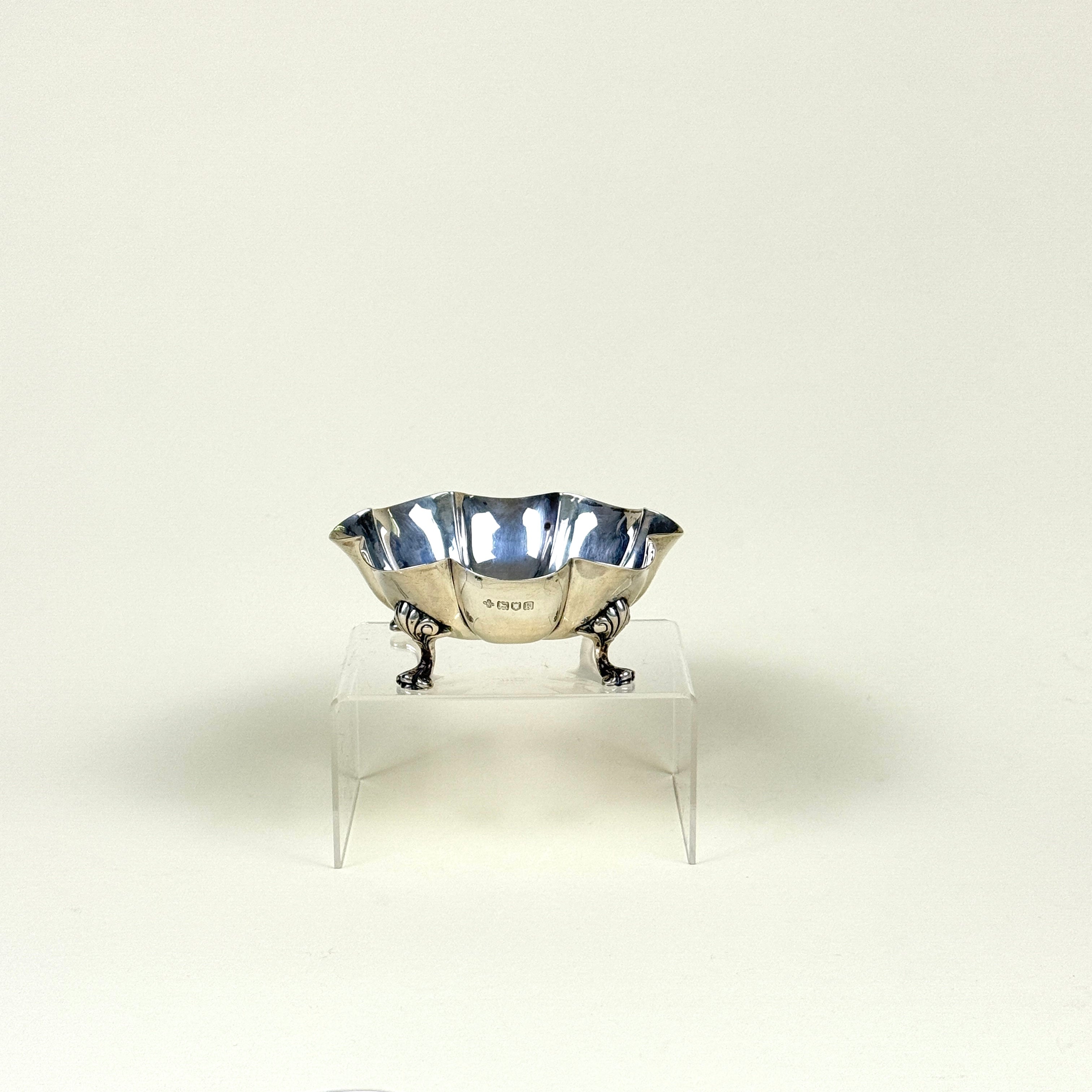 英国伦敦 1905年 Horace Woodward &amp; Co Ltd. 纯银四足扇贝边碗