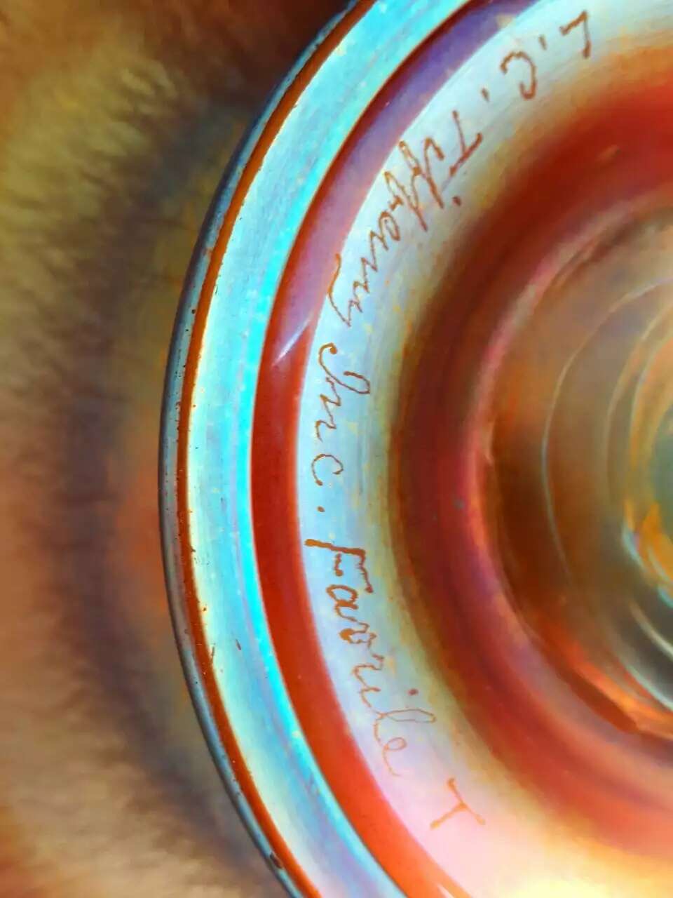 蒂凡尼 Favrile 虹彩艺术盘｜Tiffany Studios，新艺术风格玻璃器，签名款，约1900年
