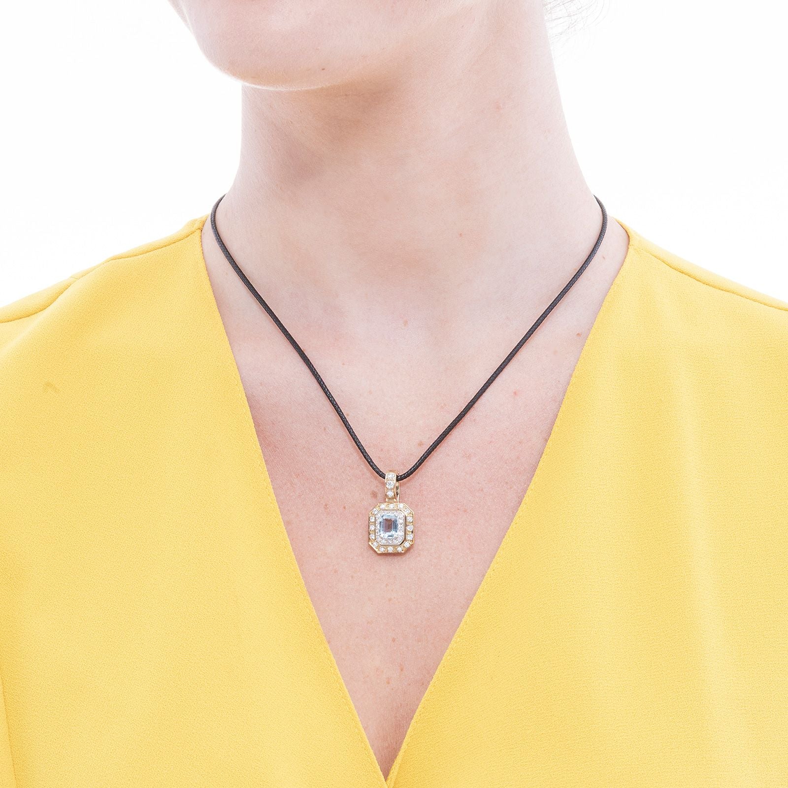 海蓝宝石 · 钻石 · 18K金吊坠 / Aquamarine, Diamond and 18K Gold Pendant/Enhancer