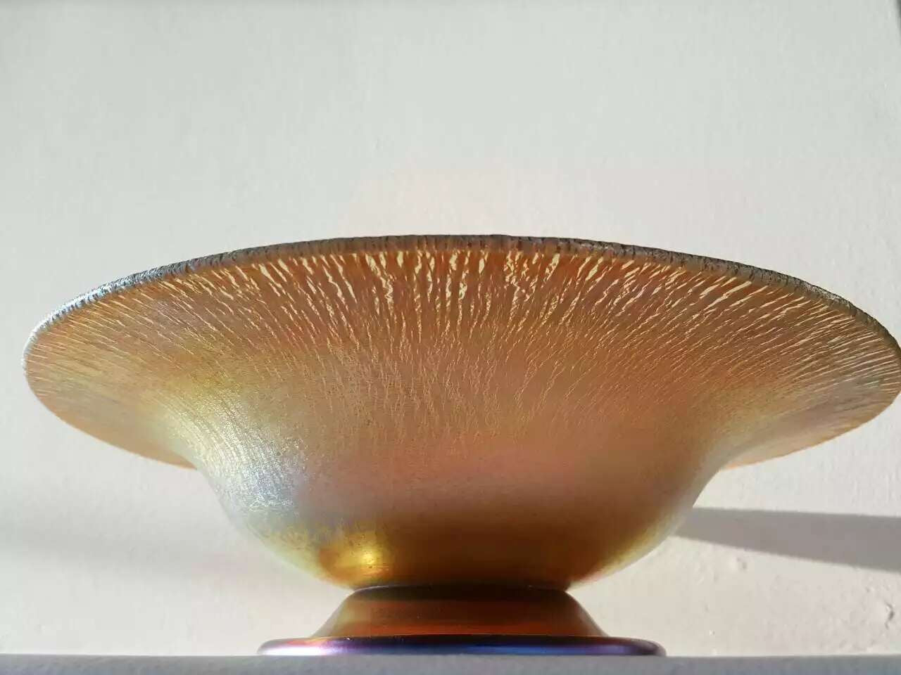 蒂凡尼 Favrile 虹彩艺术盘｜Tiffany Studios，新艺术风格玻璃器，签名款，约1900年