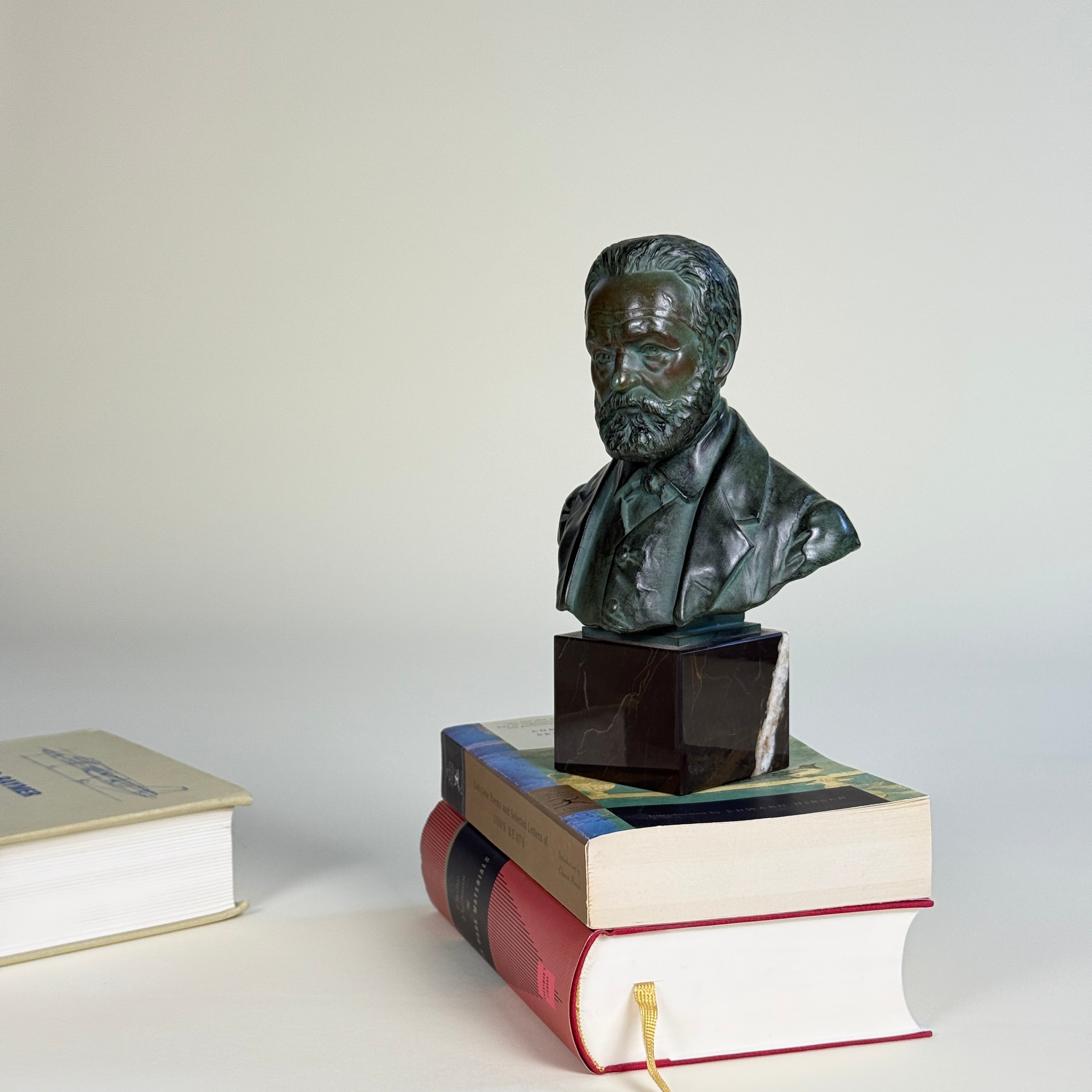 法国维克多·雨果青铜半身像，带 E. Carlier 签名，或19世纪末 — 20世纪初 / French Victor Hugo Bronze Bust, Signed E. Carlier, Late 19th – Early 20th Century