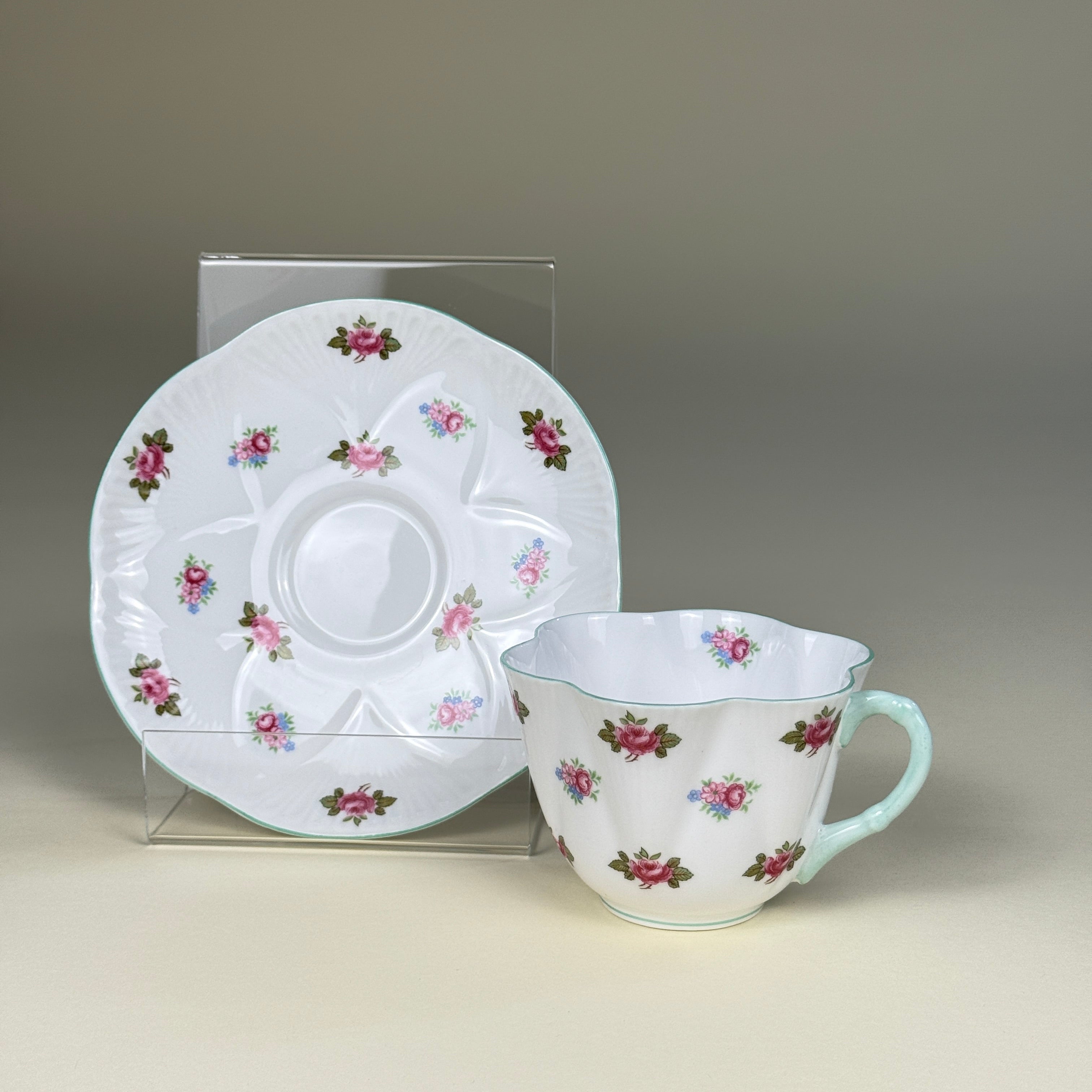 Shelley “Rosebud” 骨瓷茶杯碟套装｜图案编号 13426 英国，约1940–1960年代｜Dainty 花瓣型