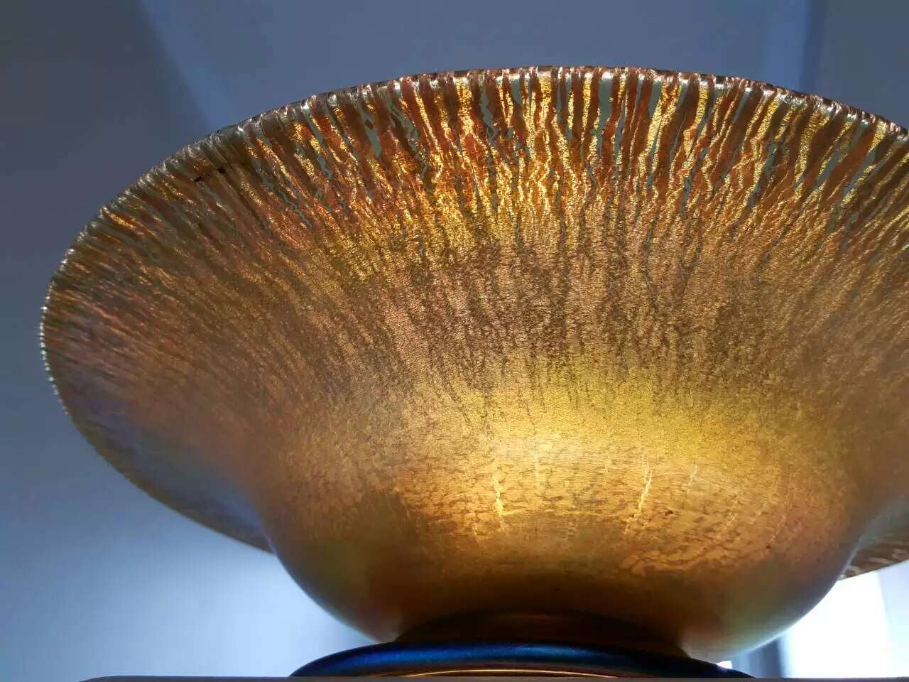 蒂凡尼 Favrile 虹彩艺术盘｜Tiffany Studios，新艺术风格玻璃器，签名款，约1900年