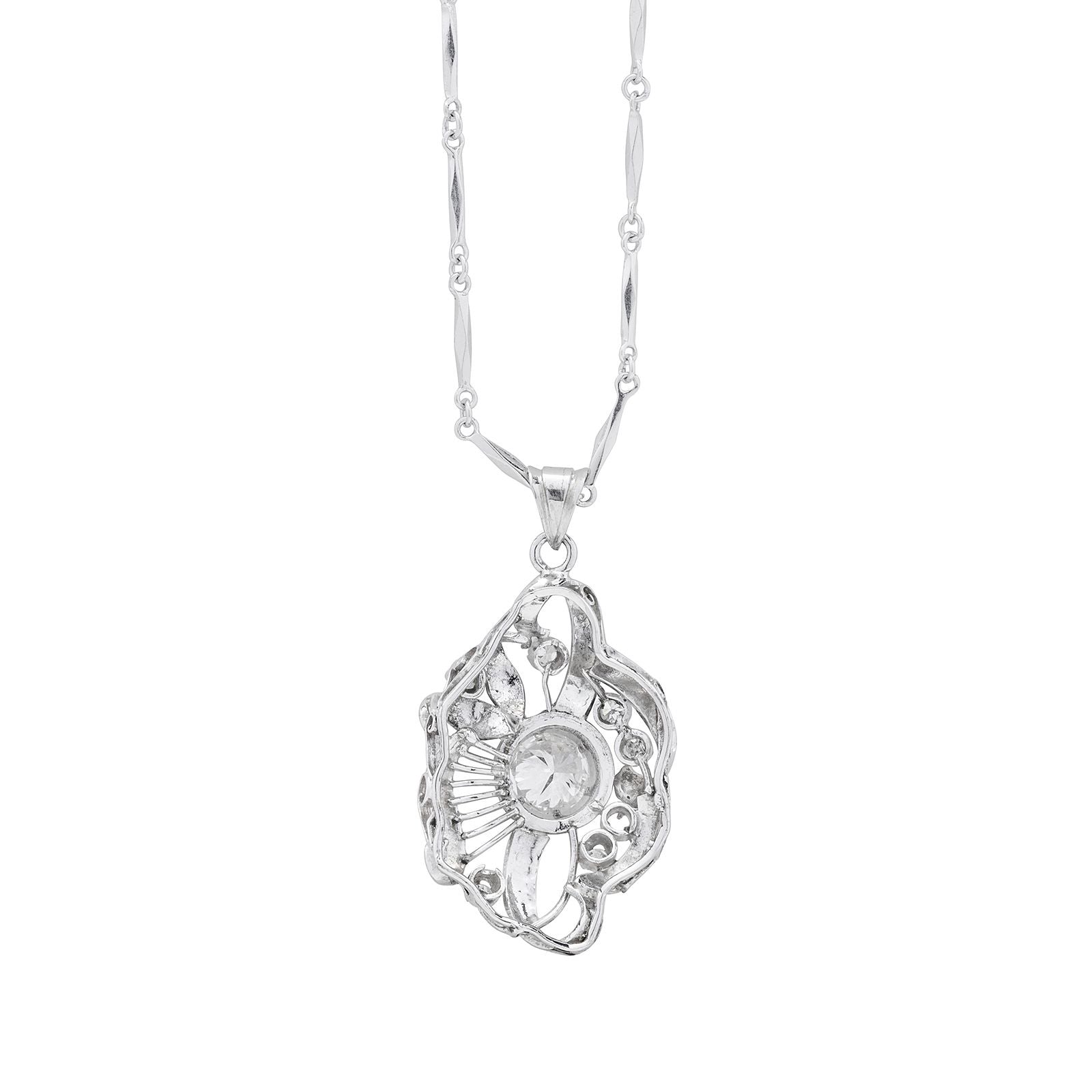 钻石 · 白金吊坠项链 / Diamond and White Gold Pendant Necklace