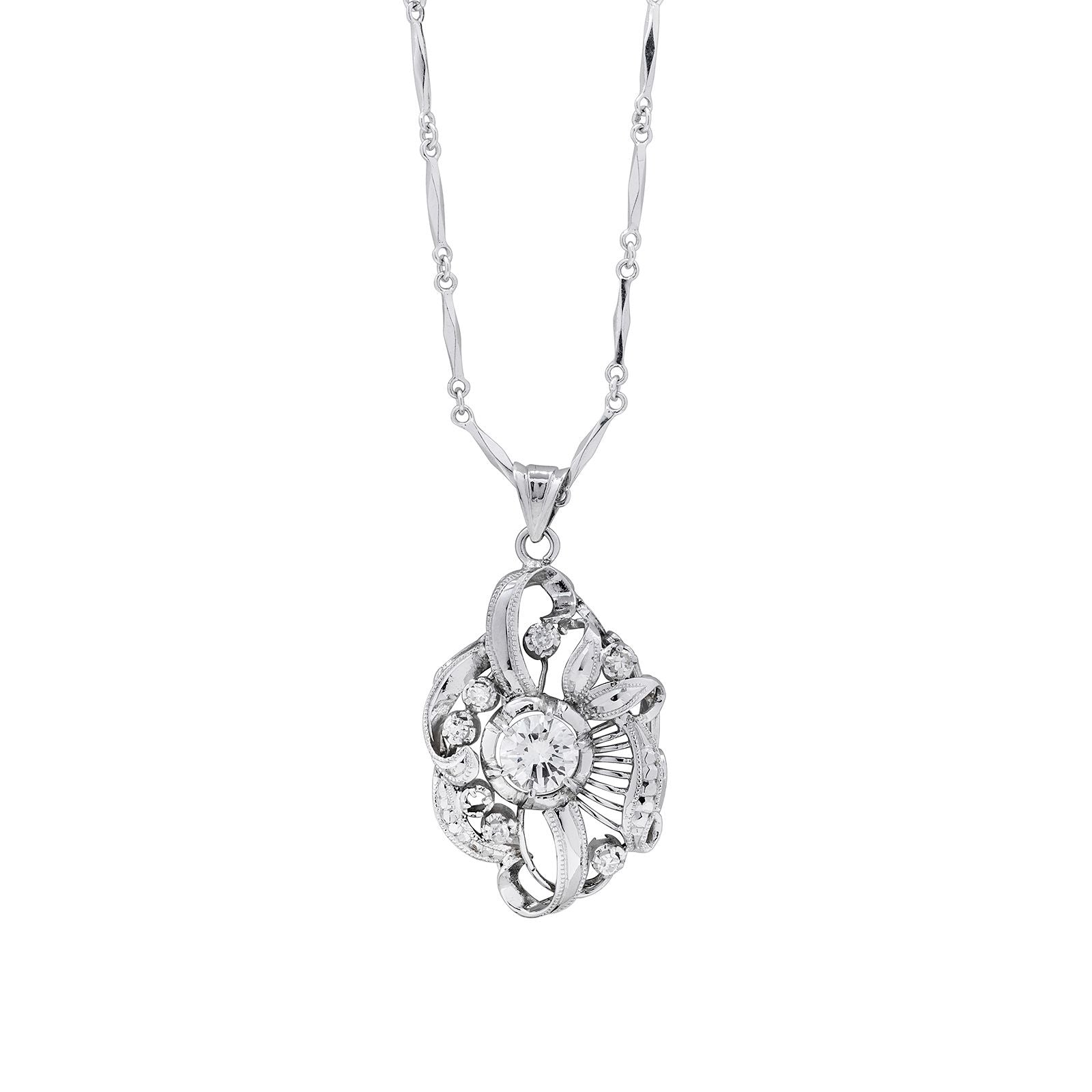 钻石 · 白金吊坠项链 / Diamond and White Gold Pendant Necklace